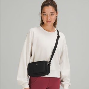 LULULEMON - Crossbody Camera Bag - Black